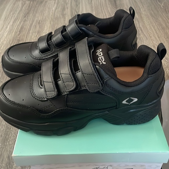 Men’s Apex Sneakers Size 8 X-Wide NIB - Picture 2 of 7